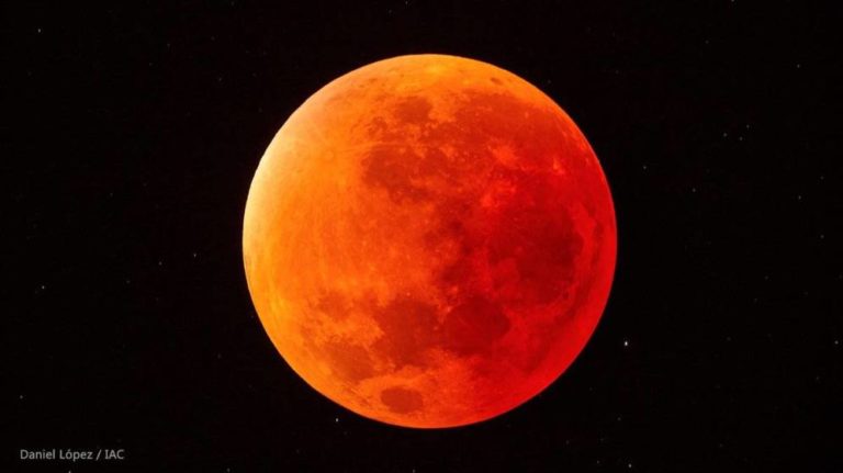 Cómo ver la ‘Luna Roja’, el eclipse lunar más largo del siglo, a simple vista o en ‘streaming’