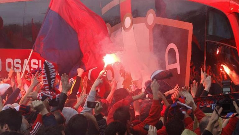 Directiva y plantilla de Osasuna comienzan en El Sadar a celebrar el ascenso