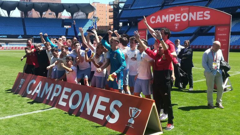 El Zaragoza gana su primera Copa de Campeones juvenil en los penaltis