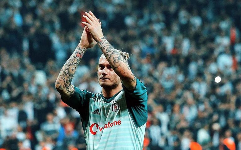 Loris Karius felicitó al Liverpool por su título en la Champions