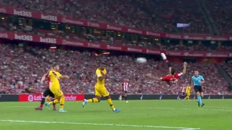 La maravillosa tijera de Aduriz en el 89′: ¡golazo en el primer balón que tocó!