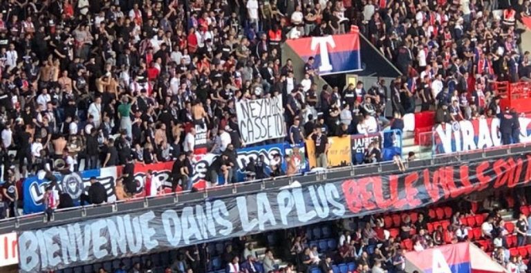 ¡¡La afición del PSG ya ha echado a Neymar con pancartas e insultos!!
