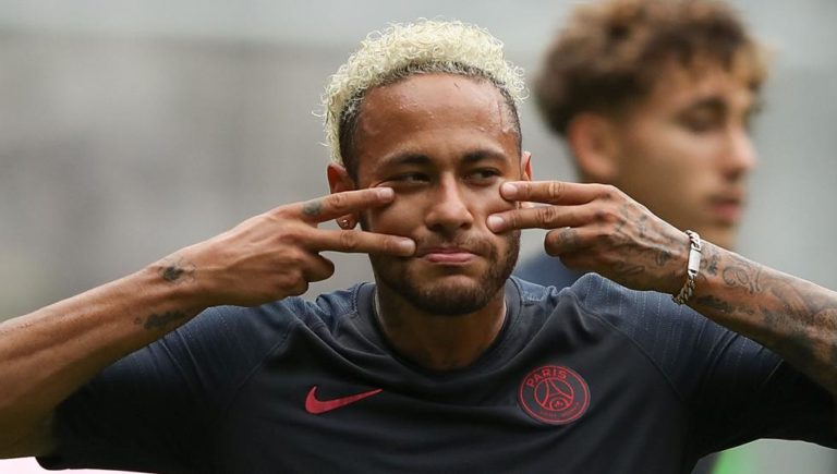 L’Equipe: Neymar le comunica al PSG que se queda en París