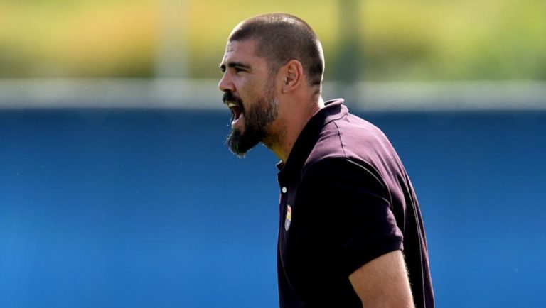 Víctor Valdés, expulsado en el primer partido en casa
