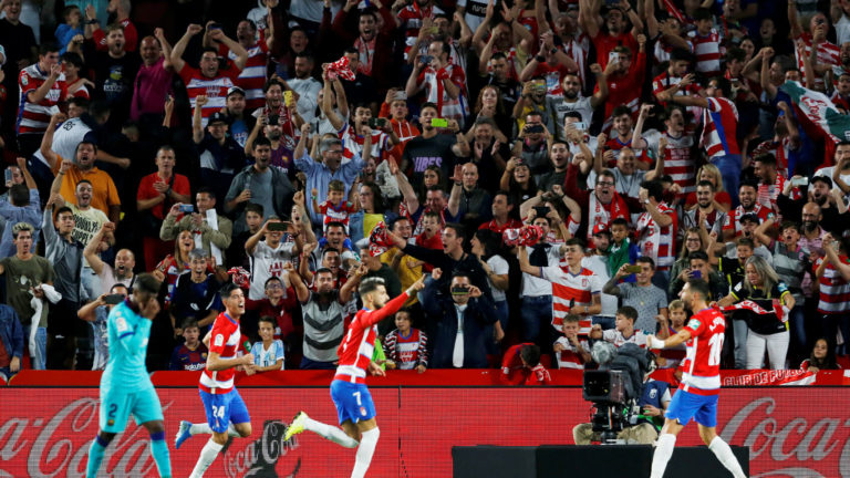 El Barcelona no levanta cabeza fuera del Camp Nou y cae en picado en Granada
