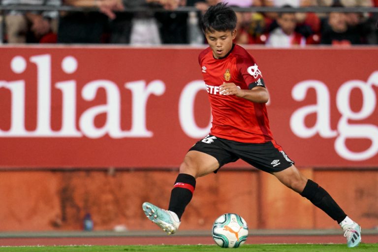 El primer truco de magia de Kubo en LaLiga: nada por aquí, nada por allá, una bicicleta… y un penalti de la chistera