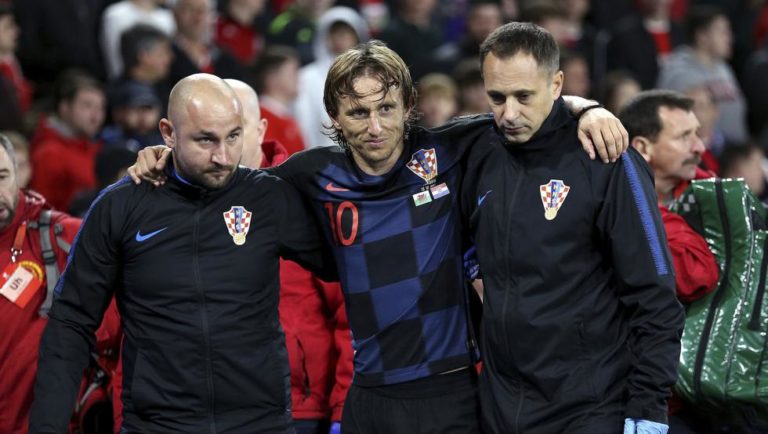 El ‘virus FIFA’ se ensaña con el Madrid: Modric se fue lesionado y Bale, cojeando