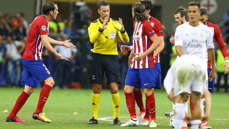 Clattenburg reconoce que el gol del Madrid en Milán “fue en fuera de juego”