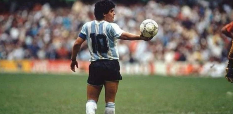 Maradona: “La 10 va a ser siempre mía”