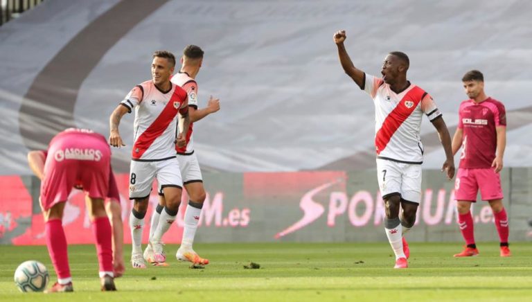 Advíncula devuelve la sonrisa al Rayo
