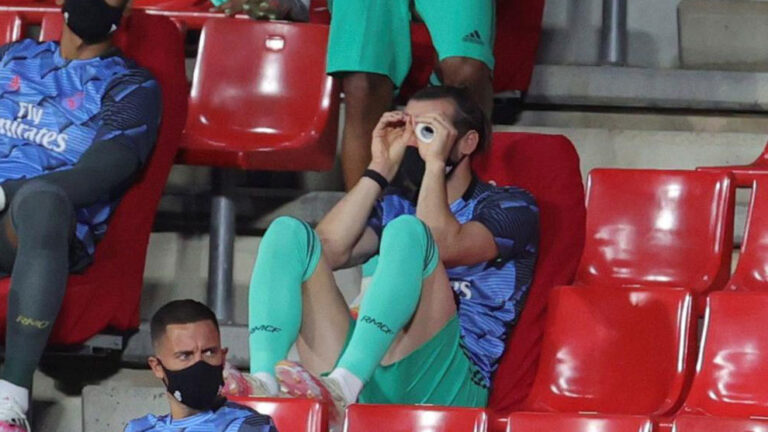 Y Bale sigue con su show en la grada