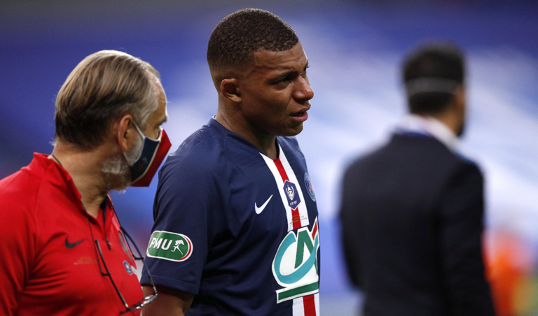 Kylian Mbappé sufrió esguince de tobillo y es duda en Champions League