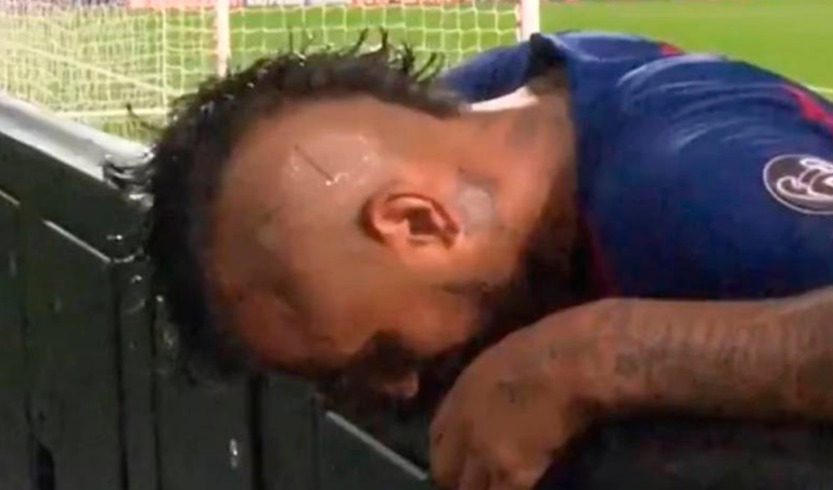 Arturo Vidal reflejó su lamento durante la goleada que sufrió Barcelona [VIDEO]
