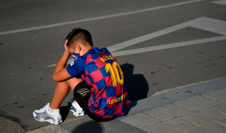 Hincha del Barcelona se quiebra al descubrir que Messi nunca llegó al entrenamiento