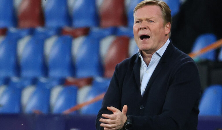 Ronald Koeman seguiría al mando del Barcelona por una temporada más