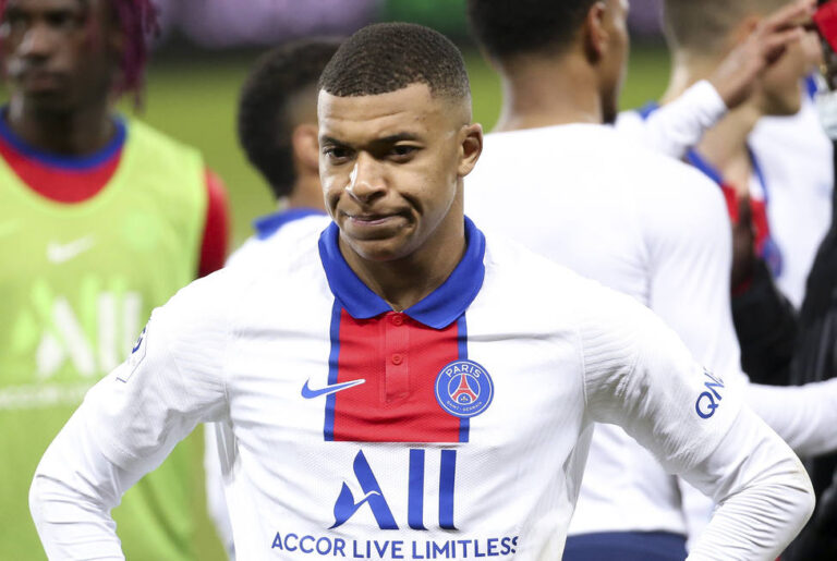 El Paris Saint Germain sigue sin responder al Real Madrid por la oferta de Mbappé