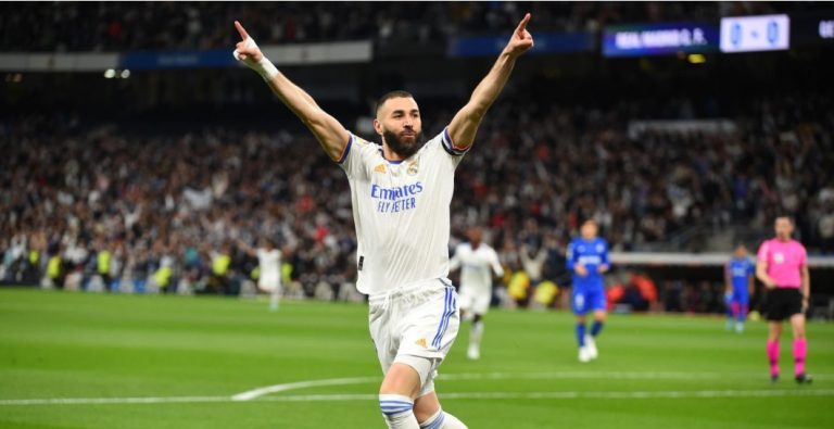 Benzema se llevó la ovación de la noche: el Bernabéu se puso en pie con el cambio