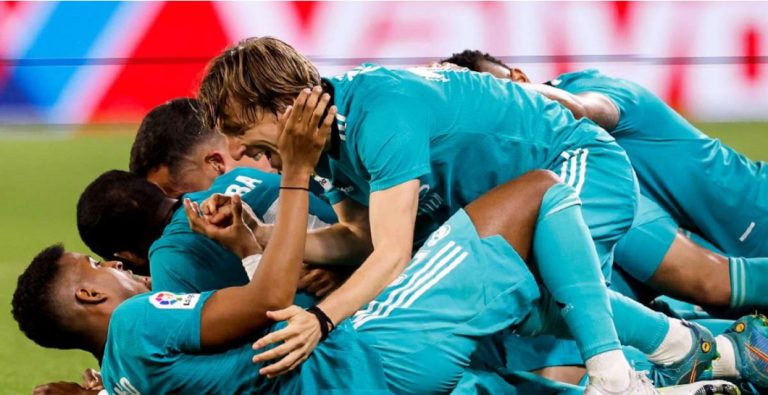 Contra todo y contra todos: el Madrid logró una remontada de campeón en Sevilla