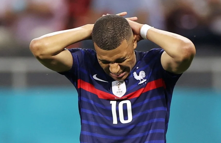 La confesión de Mbappé: «No puedo jugar para gente que piensa que soy un mono»