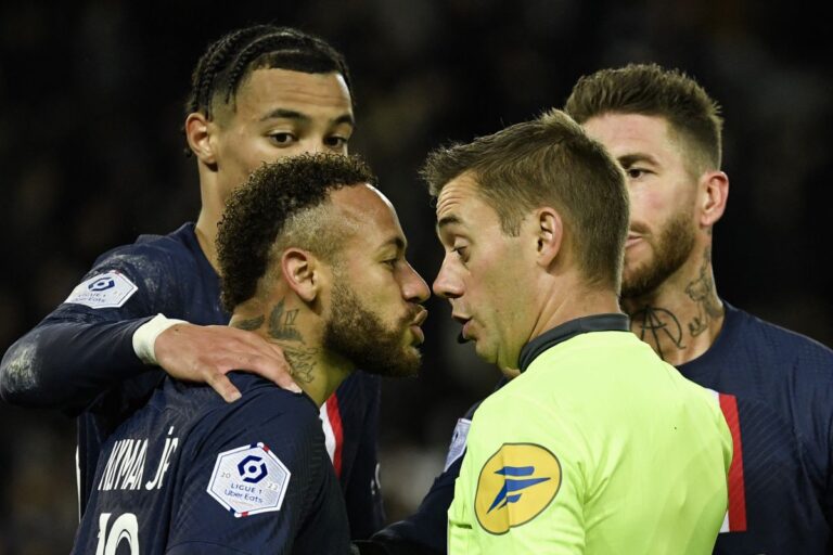 Neymar es acusado de hacerse expulsar para celebrar año nuevo en Brasil