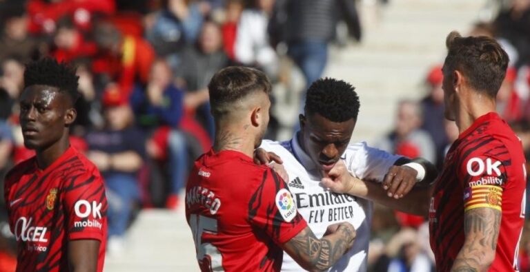 Vinicius se perderá por sanción el partido contra el Elche pese a la cacería en Son Moix