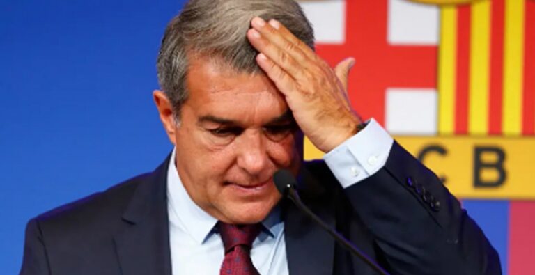 Laporta fue increpado en Barcelona por sus propios aficionados: «Jan, deja de comprar árbitros»