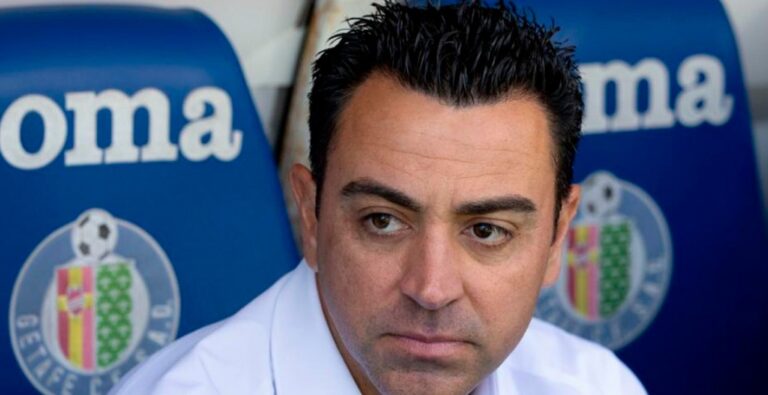 Xavi sigue con los ‘lloros’ por el césped y el sol: más irritado que nunca