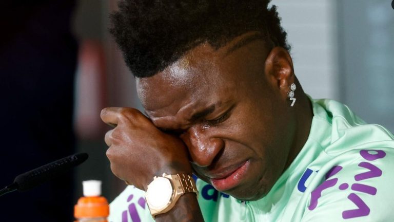 Acusan a Vinicius de inventarse su lloro en rueda de prensa por este motivo: "Hay c..."