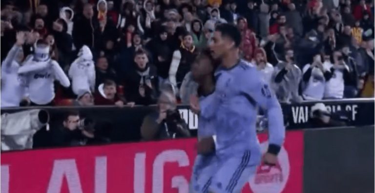 Bellingham celebra con Vinícius el 2-2