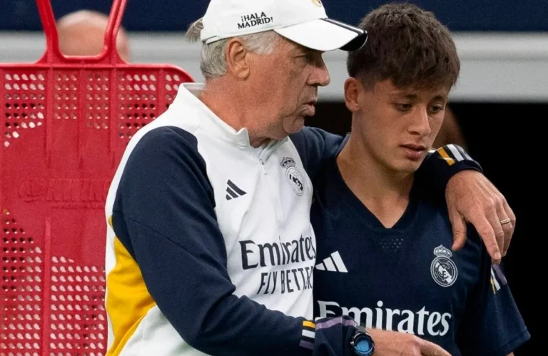 Arda Güler y Carlo Ancelotti, en el último entrenamiento, en Wembley, antes de la final de Champions.