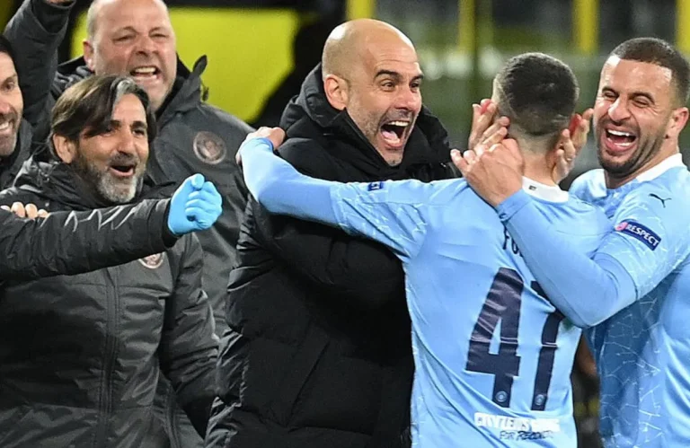 Pep Guardiola y once del Manchester City.