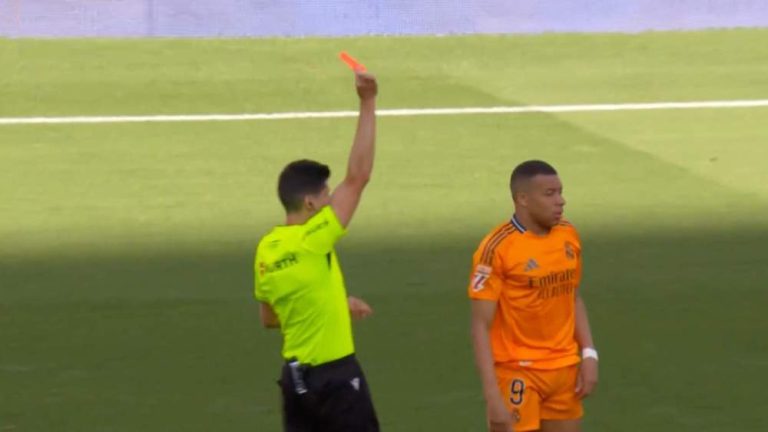 Mbappé es el más listo de la clase: su acción le cuesta la expulsión a Badé