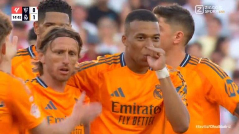 Mbappé festejó su gol 40 de la temporada en Sevilla.
