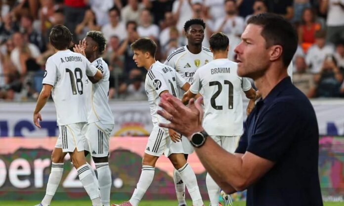 Xabi Alonso ha hablado con dos jugadores muy especialmente después del partido con el Tirol.