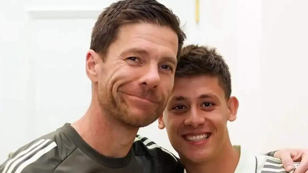 Xabi Alonso y Arda Güler Xabi Alonso y Arda Güler
