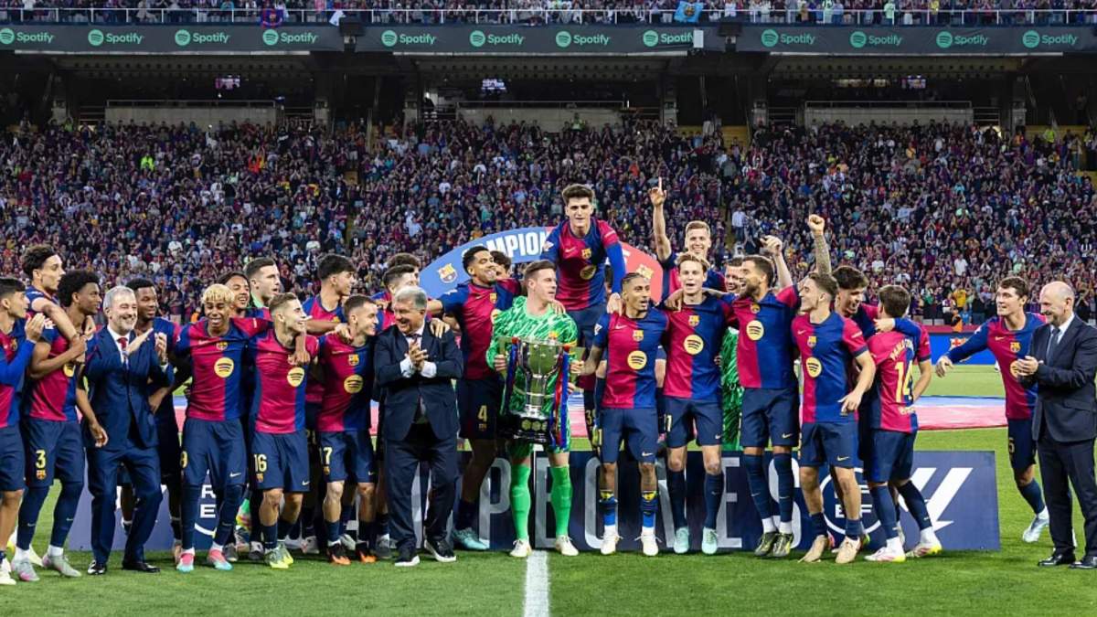 Jugadores del Barça celebrando LaLiga