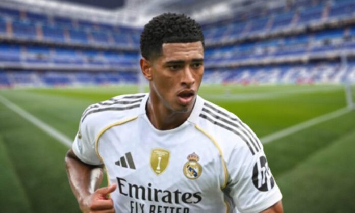 Jude Bellingham jugando un partido con el Real Madrid.