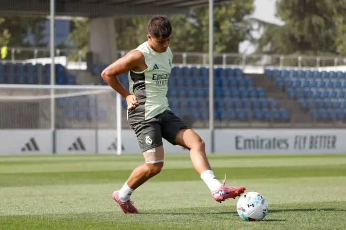 Arda Güler, durante un entrenamiento de pretemporada del Real Madrid.