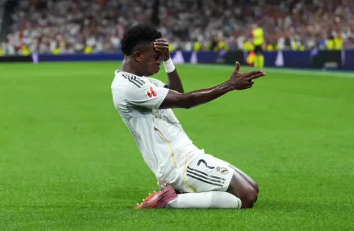 Vinicius Jr. celebra su gol ante el RCD Mallorca en el Santiago Bernabéu.