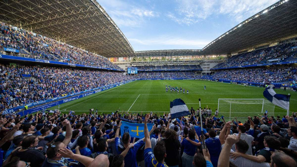 El Carlos Tartiere con una gran entrada durante un partido El Carlos Tartiere con una gran entrada durante un partido
