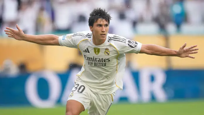 Gonzalo García celebra un gol con el Real Madrid antes de su renovación.