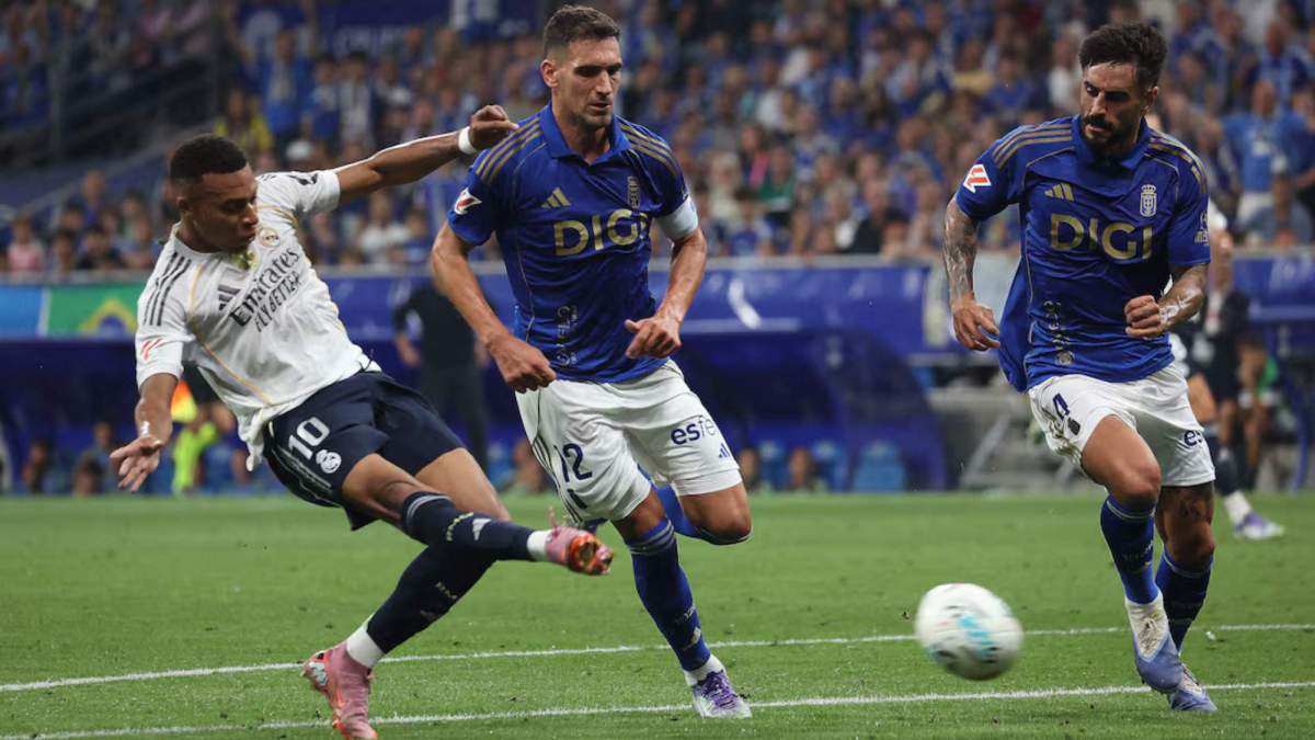 Kylian Mbappé, anotando su primer gol en el Tartiere contra el Oviedo. Kylian Mbappé, anotando su primer gol en el Tartiere contra el Oviedo.