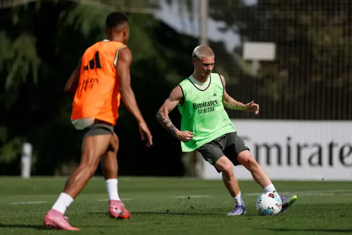 Mastantuono, durante su primer entrenamiento con el Real Madrid.