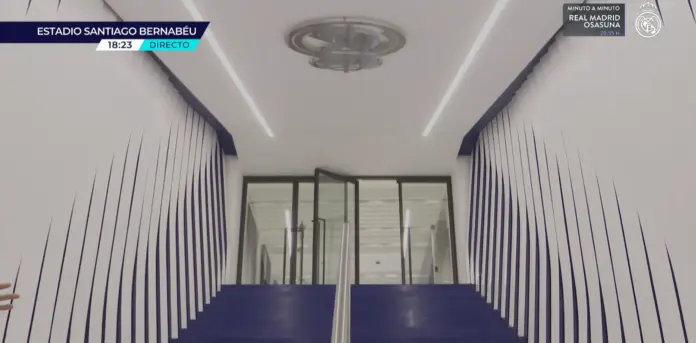 Interior del nuevo túnel de vestuarios del Santiago Bernabéu.