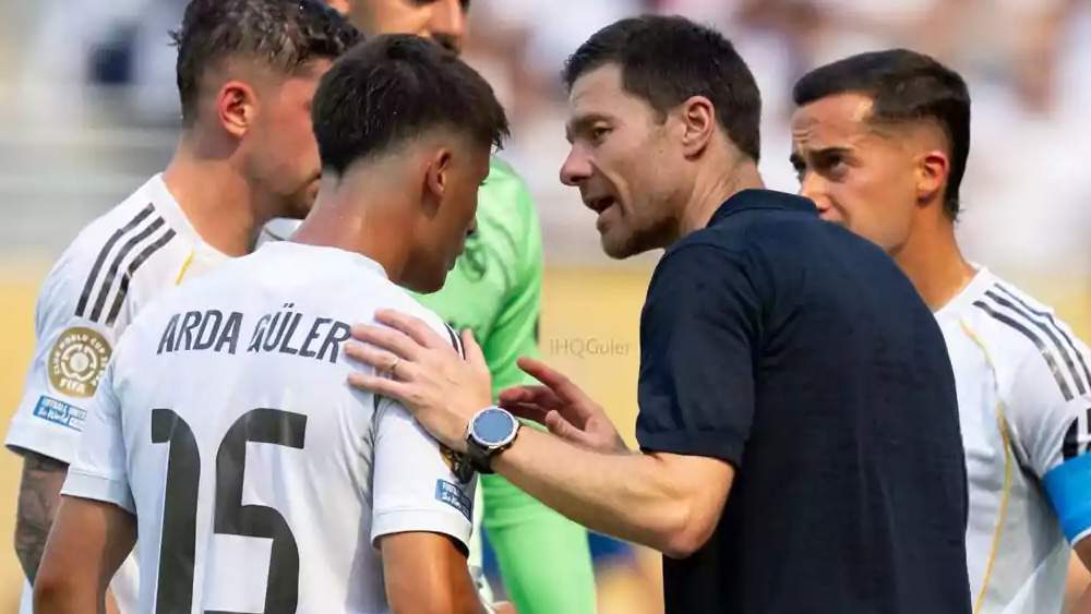 Arda Güler y Xabi Alonso Arda Güler y Xabi Alonso