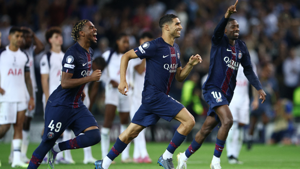 psg celebrando equipo supercopa