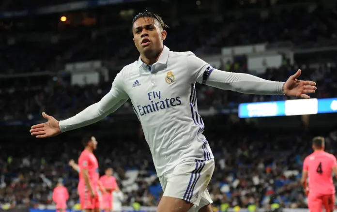 Mariano Díaz celebra un gol con el Real Madrid, uno de sus equipos anteriores en LaLiga