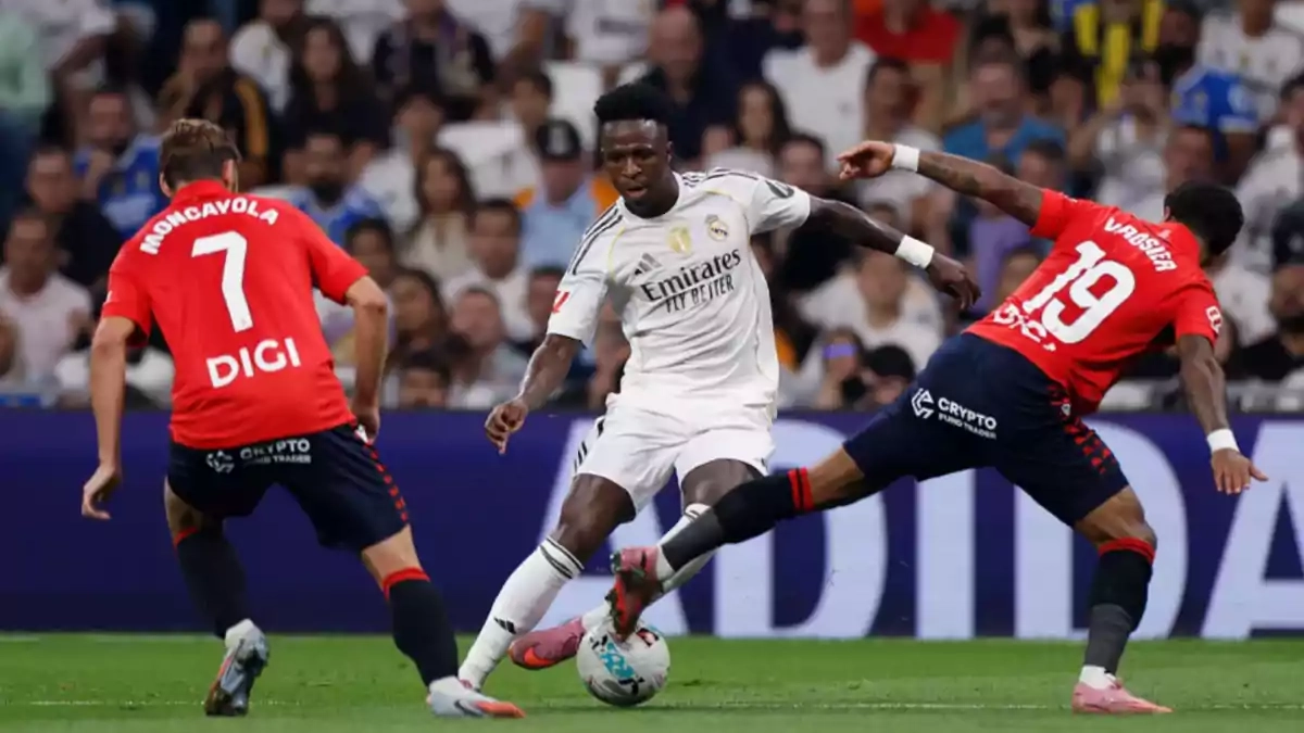 Vinicius en un lance del juego ante el Osasuna