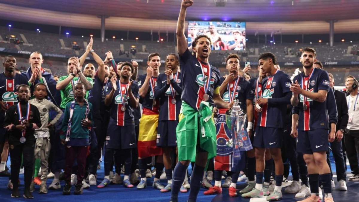 Jugadores del PSG celebrando la Champions Jugadores del PSG celebrando la Champions