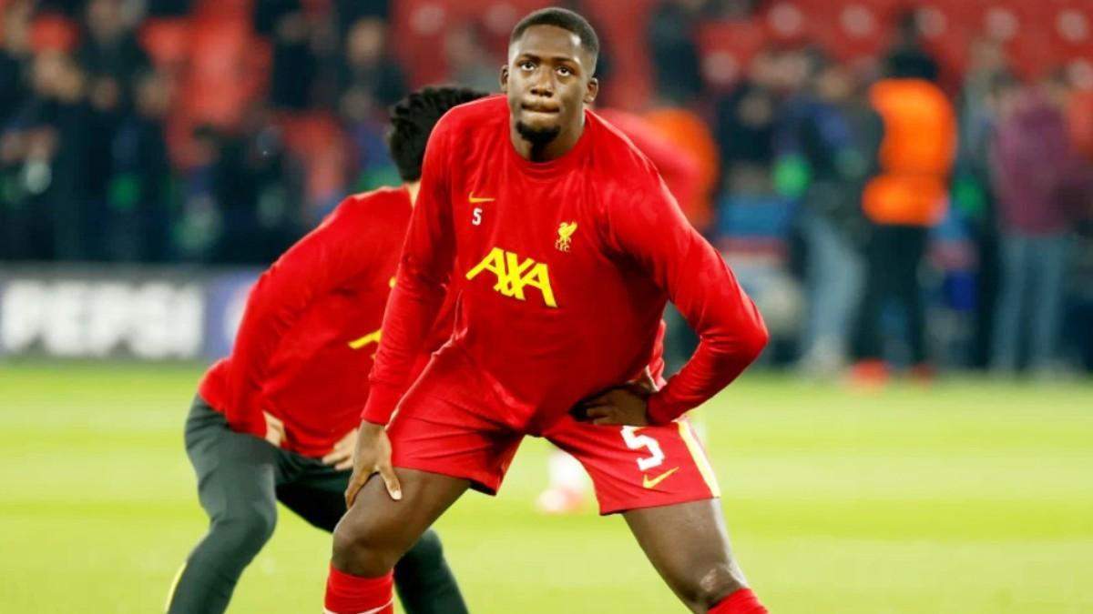 Konaté calentando antes de un partido contra el Liverpool Konaté calentando antes de un partido contra el Liverpool